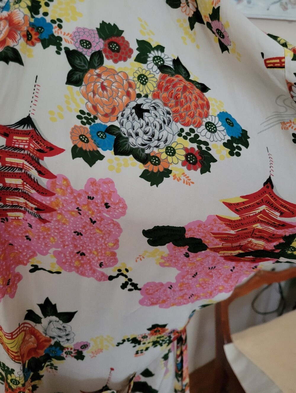 Short Japanese Style Robe In Japanese Print - Picture 9 of 9